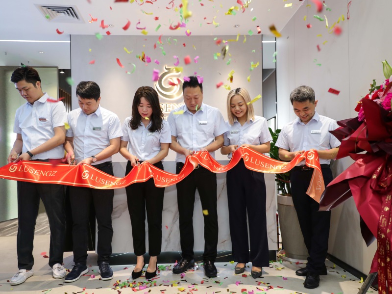 perceptive-ic.com-ribbon cutting ceremony.jpg